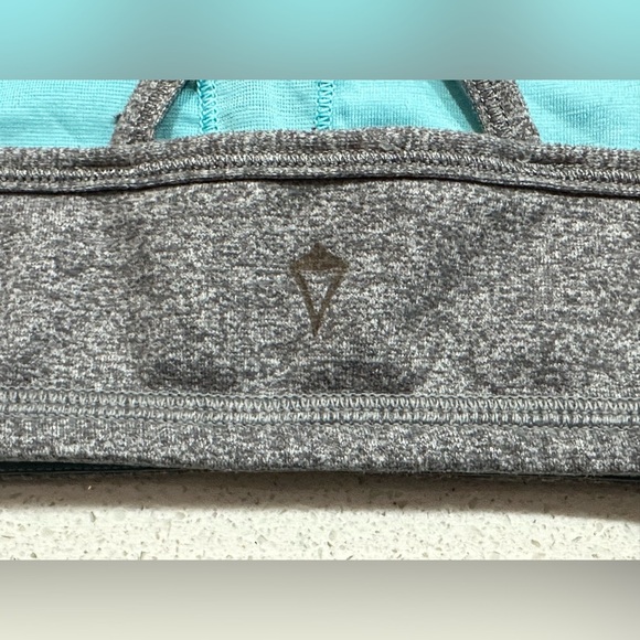 ⭐️Like New⭐️ Ivivva: Girls Sports Bra- Size 14 - Picture 3 of 5